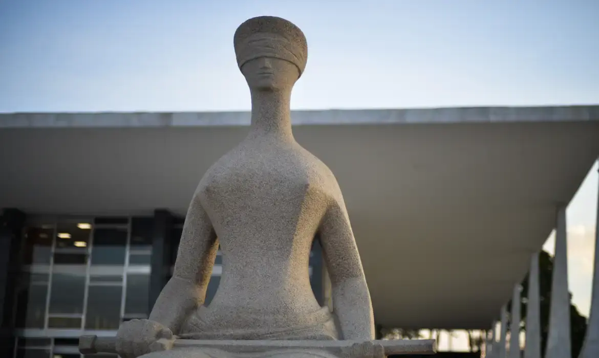  Supremo Tribunal Federal muda decisão de Moraes e reduz pena de condenada por 8 de janeiro