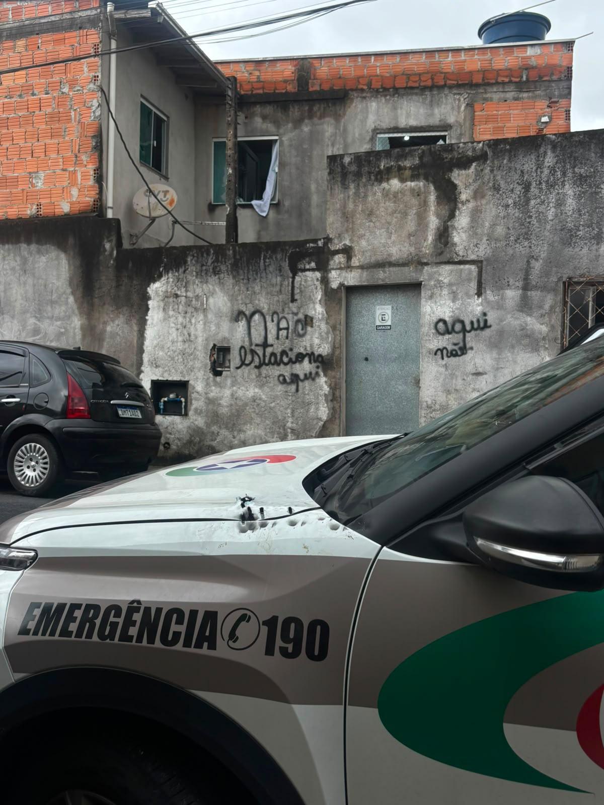 Suspeito se entrega para a Polícia Militar depois de duas horas de negociação e disparos de arma de fogo