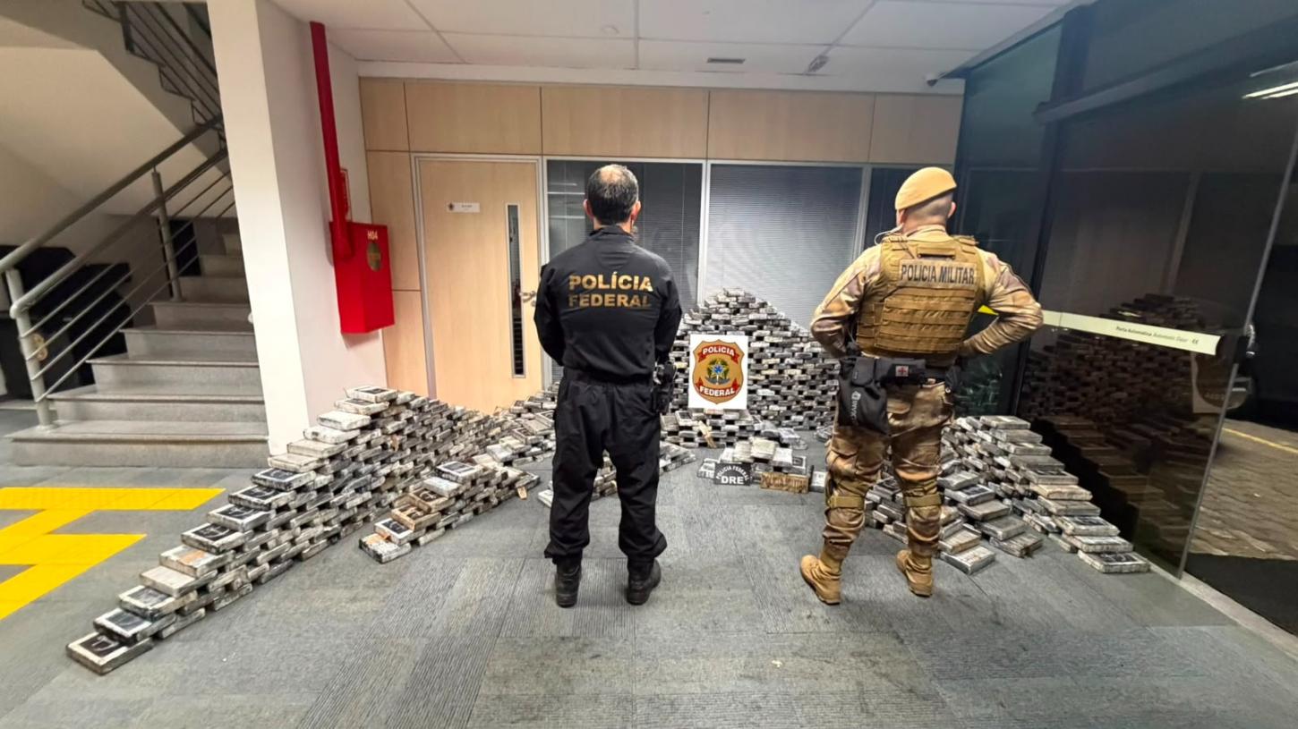 Ação conjunta apreende cerca de 720 quilos de cocaína e prende homem em flagrante no Bairro Cordeiros