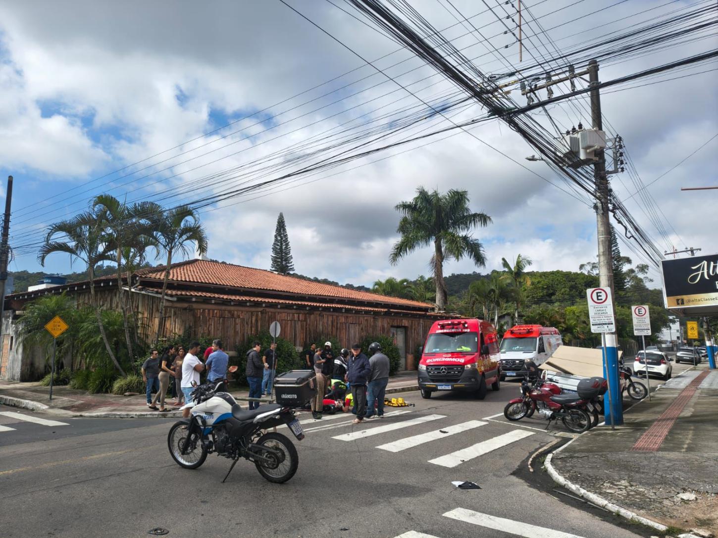 Acidente com moto deixa dois feridos na Vila Real 