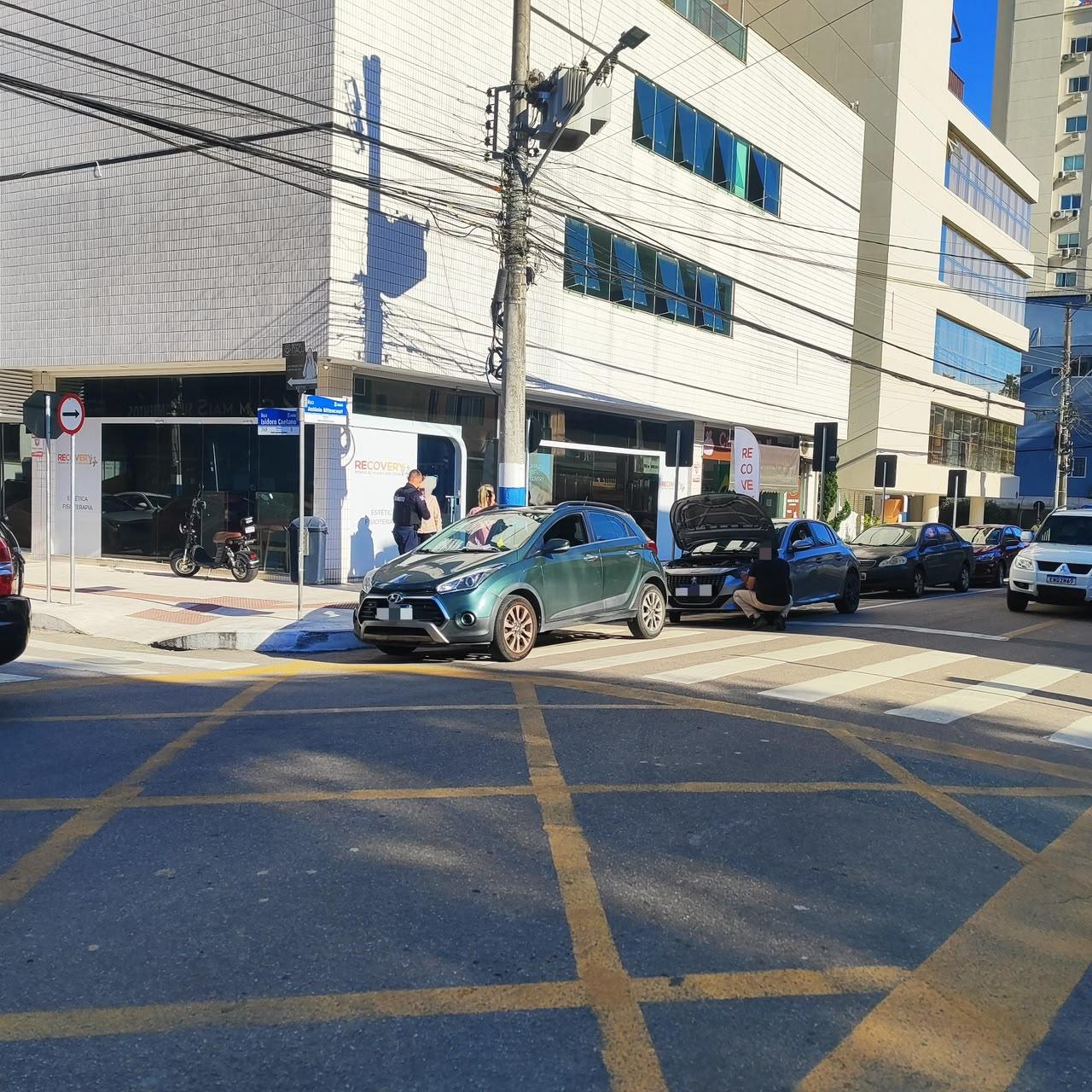 Agentes de Trânsito atendem acidente com duas vítimas na Avenida Santa Catarina - Confira as alterações de trânsito