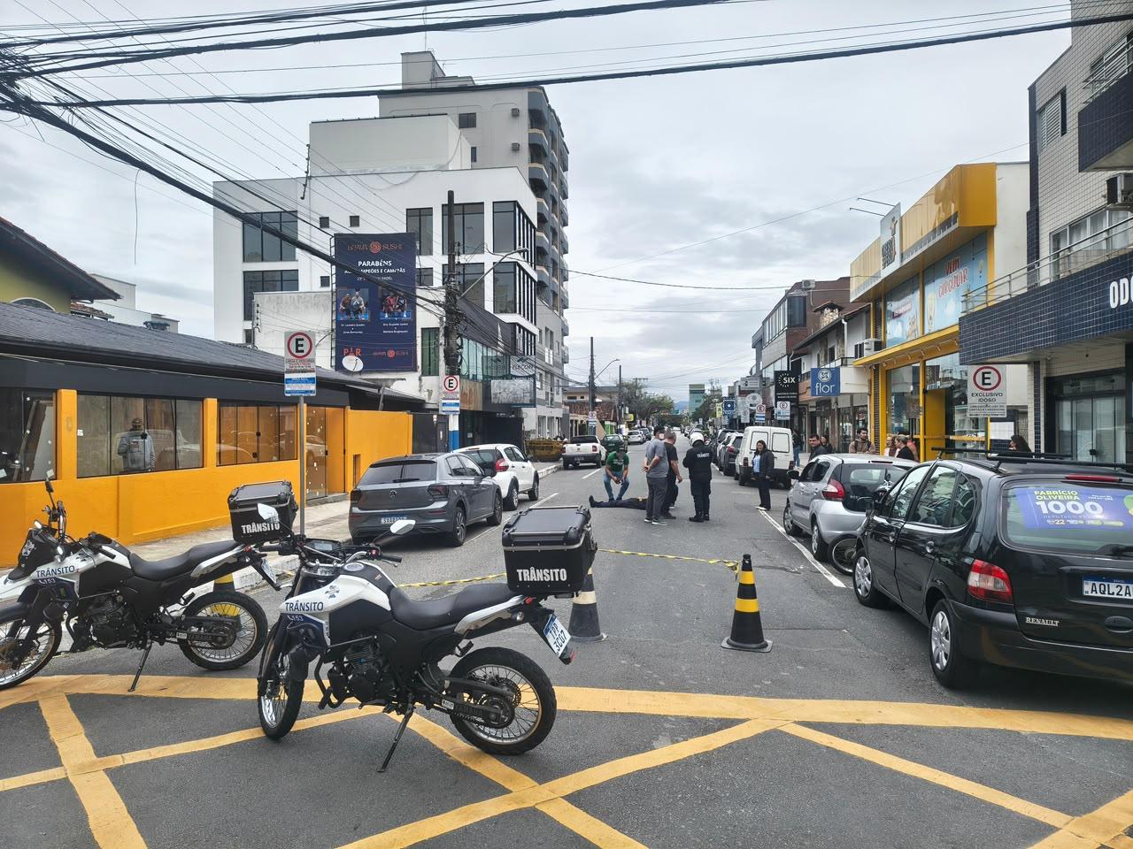 Agentes de Trânsito atendem acidente com vítima envolvendo três veículos na Rua 1500 - Confira as alterações do trânsito nesta terça-feira em Balneário Camboriú