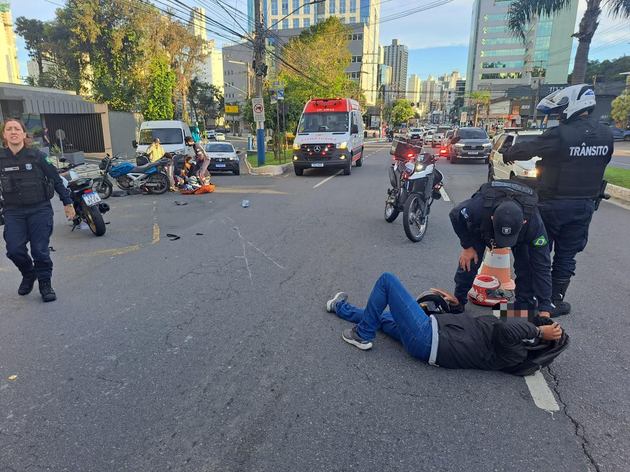 Agentes de Trânsito atendem acidente entre duas motocicletas com dois feridos - Confira as alterações de trânsito nesta sexta-feira