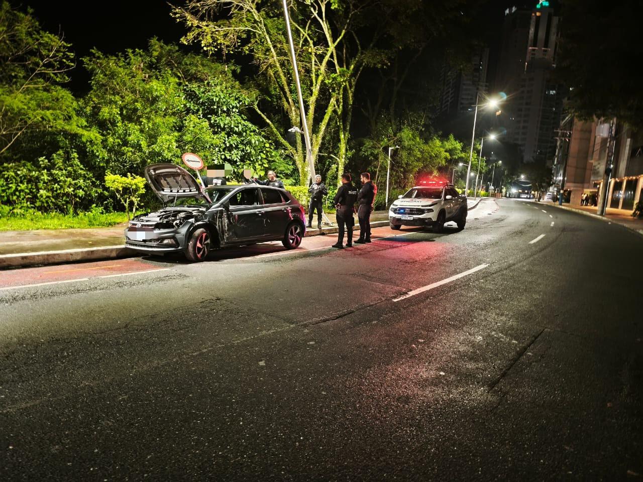 Agentes de Trânsito atendem capotamento, constatam embriaguez e removem três veículos - Confira as alterações do trânsito nesta segunda-feira em Balneário Camboriú