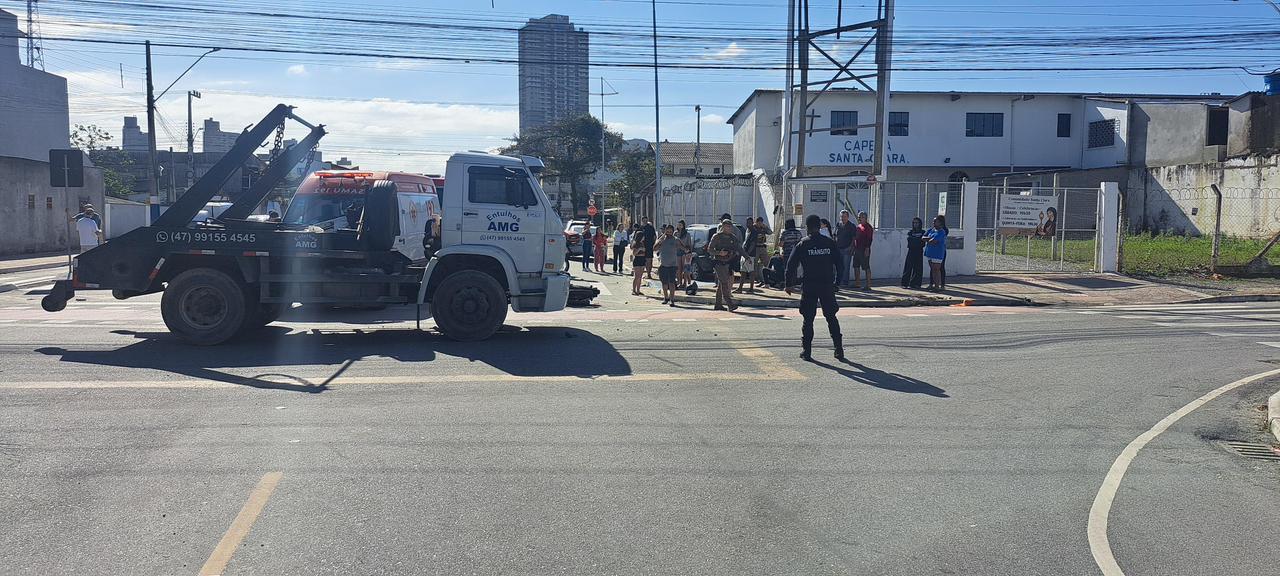 Agentes de Trânsito de Balneário Camboriú atendem acidentes com vítimas no bairro dos Municípios, Vila Real e Avenida Atlântica - Confira as alterações do trânsito para amanhã quinta-feira