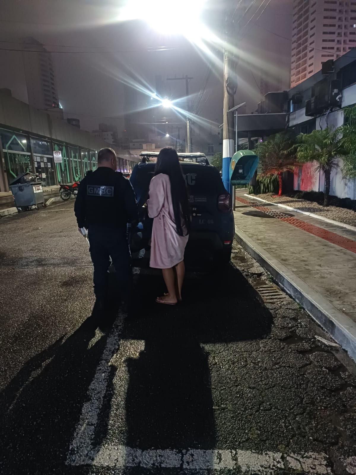 Agentes de Trânsito prestam apoio em acidente envolvendo Jeep Compass na Avenida Atlântica - Veja o Vídeo