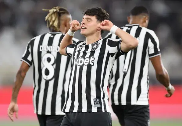 Botafogo 3 x 2 Grêmio: Sob olhares de Tite, Fogão quebra jejum no Brasileiro