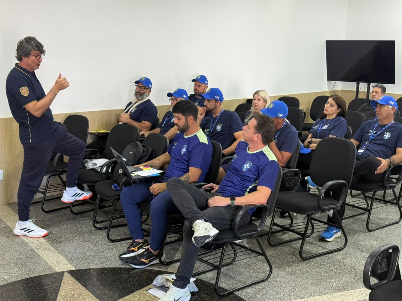 Camboriú inicia capacitação de professores para implantação do projeto Gol do Brasil