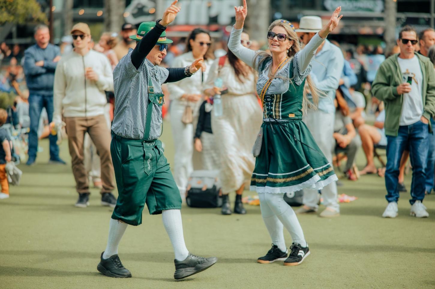 Chope em metro e música típica: festa alemã Ein Prosit vai movimentar Florianópolis, em 12 e 13 de setembro