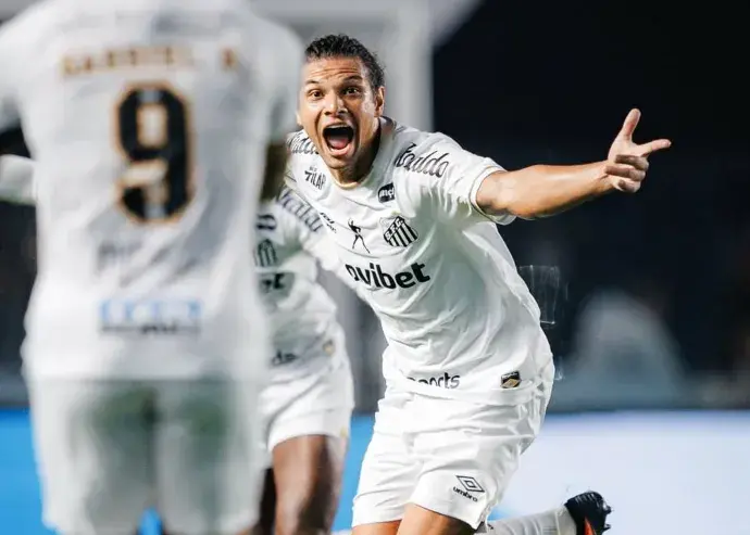 Copa Sul-Americana: Santos vence o Atlético-MG e  constrói boa vantagem na ida