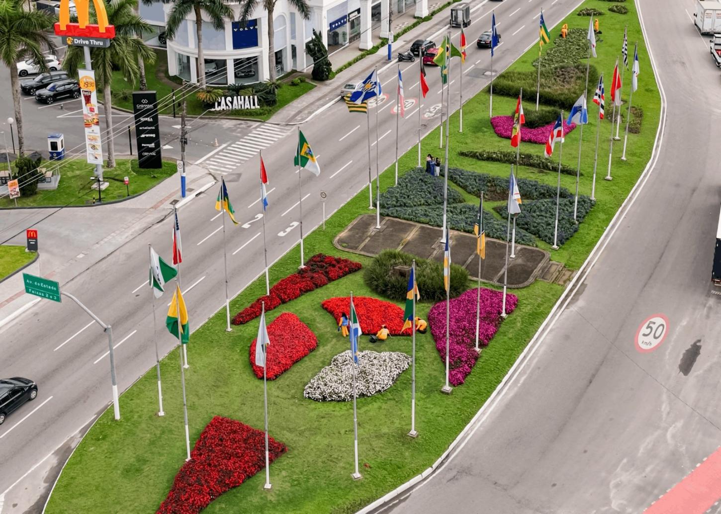 Cuidado o ano inteiro: paisagismo de Balneário Camboriú recebe atenção em todas as estações