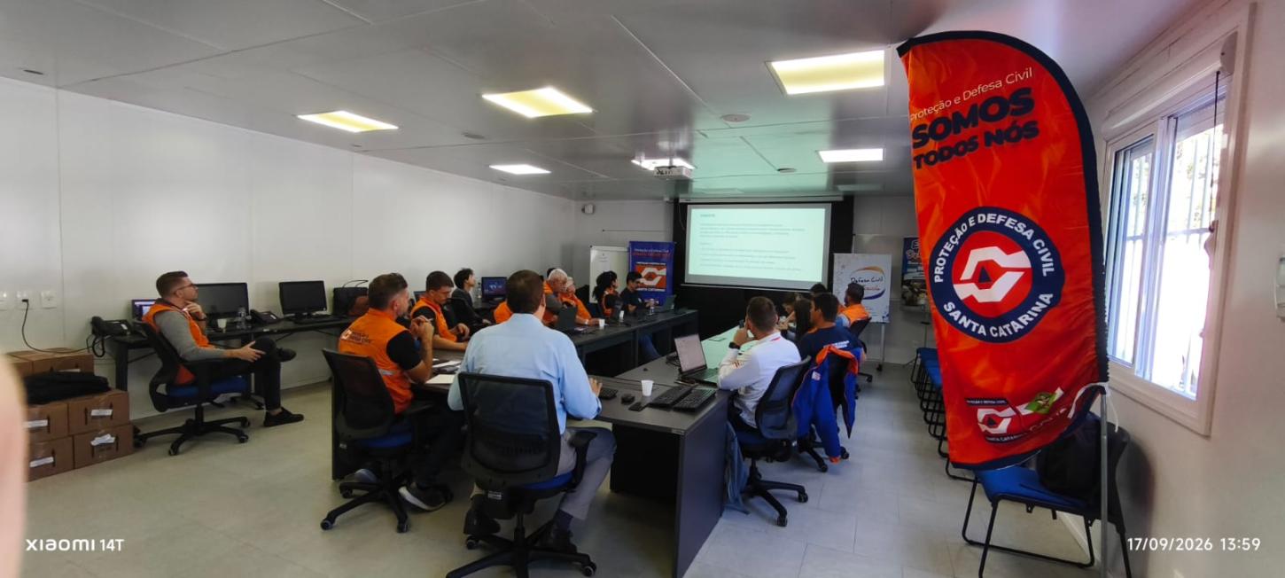 Defesa Civil de Balneário Camboriú participa de treinamento sobre monitoramento meteorológico
