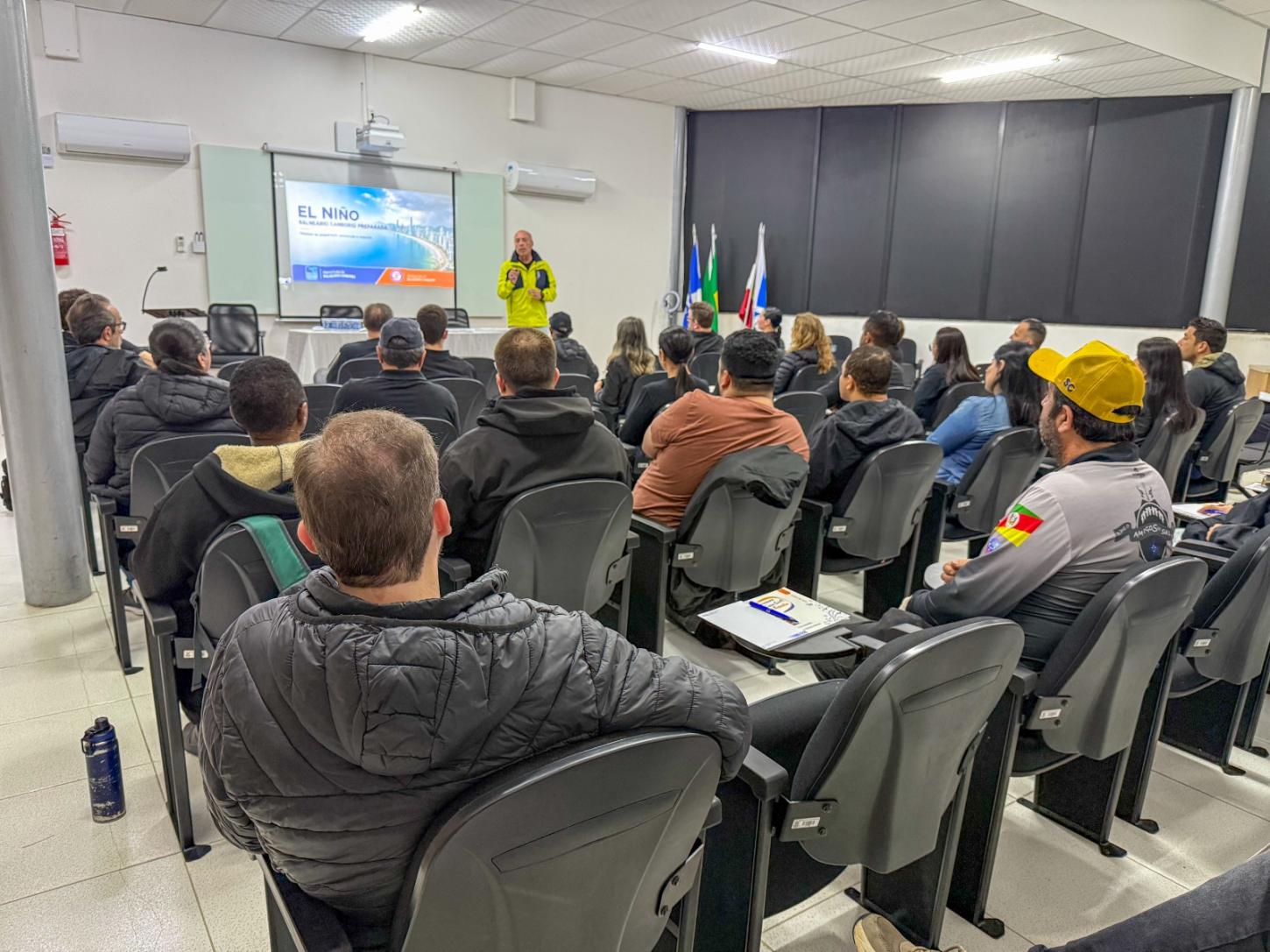Defesa Civil realiza primeira capacitação para voluntários em Balneário Camboriú