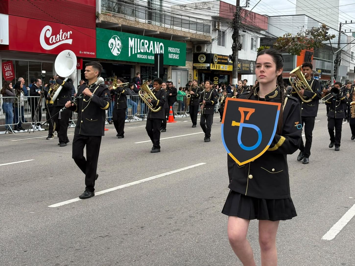 Desfile Cívico reúne cerca de 5 mil pessoas no Centro de Balneário Camboriú