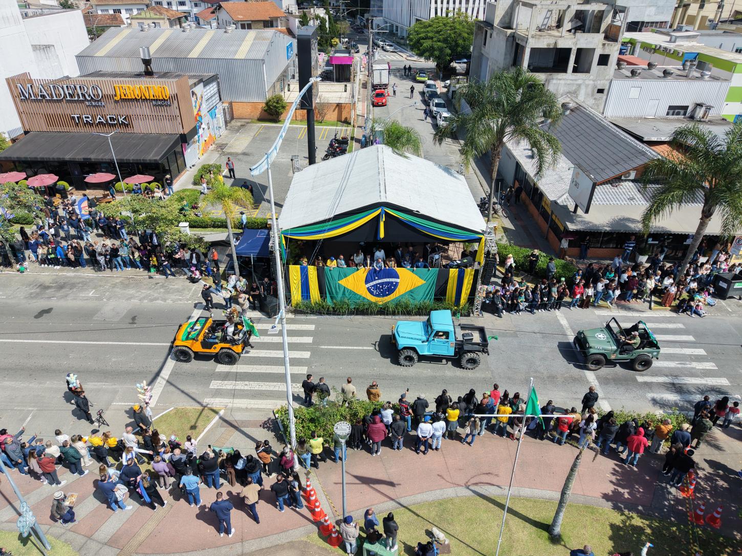 Desfile de 7 de Setembro em Itajaí leva 22 mil pessoas à Beira Rio