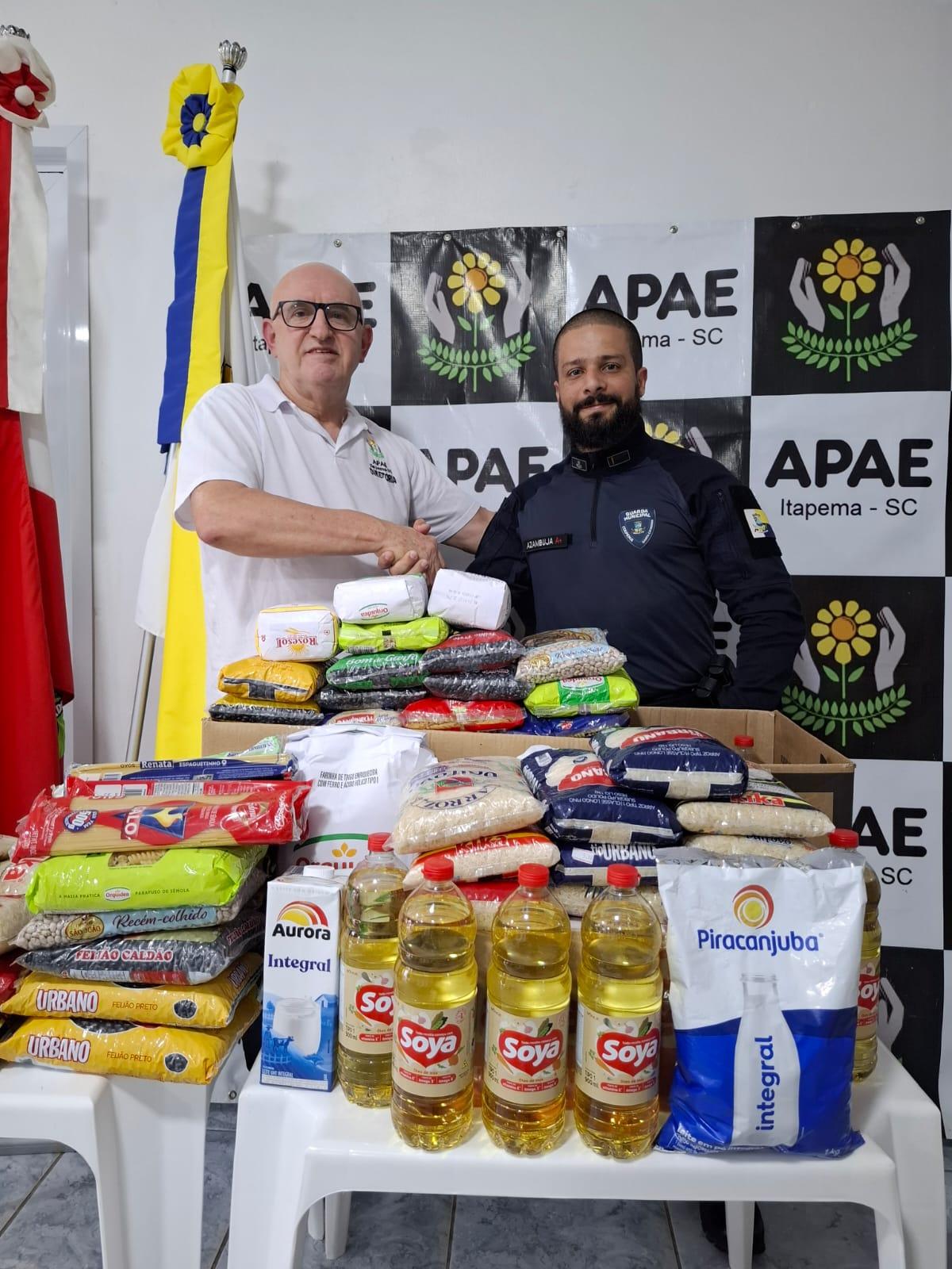 Donativos arrecadados na Corrida da Guarda Municipal são entregues à APAE de Itapema