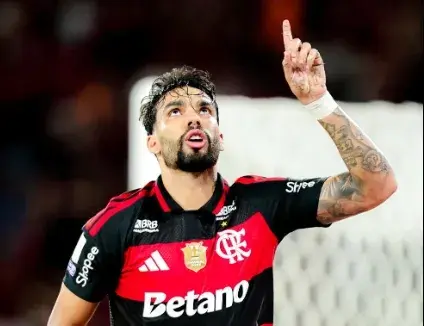 Em jogo atrasado, Mengão faz dever de casa e cola no Palmeiras