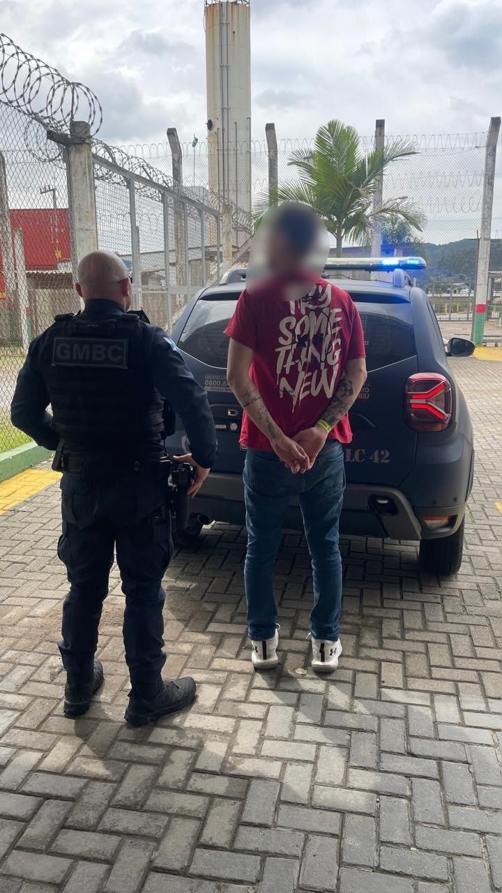 Guarda Municipal prende procurado por dívida de pensão alimentícia durante festa