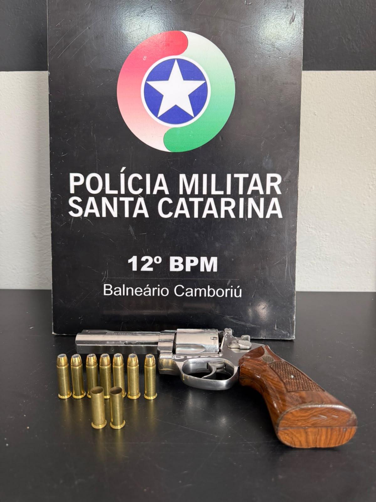 Homem é preso após atirar acidentalmente na própria perna em Balneário Camboriú