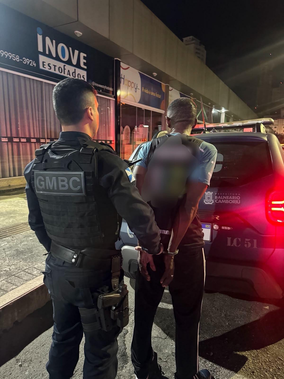 Homem é preso pela Guarda Municipal por violação de domicílio 