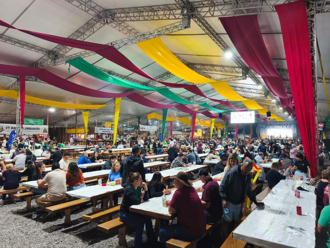 Mais de 120 mil pessoas prestigiaram o 14° Acampamento Farroupilha em Balneário Camboriú