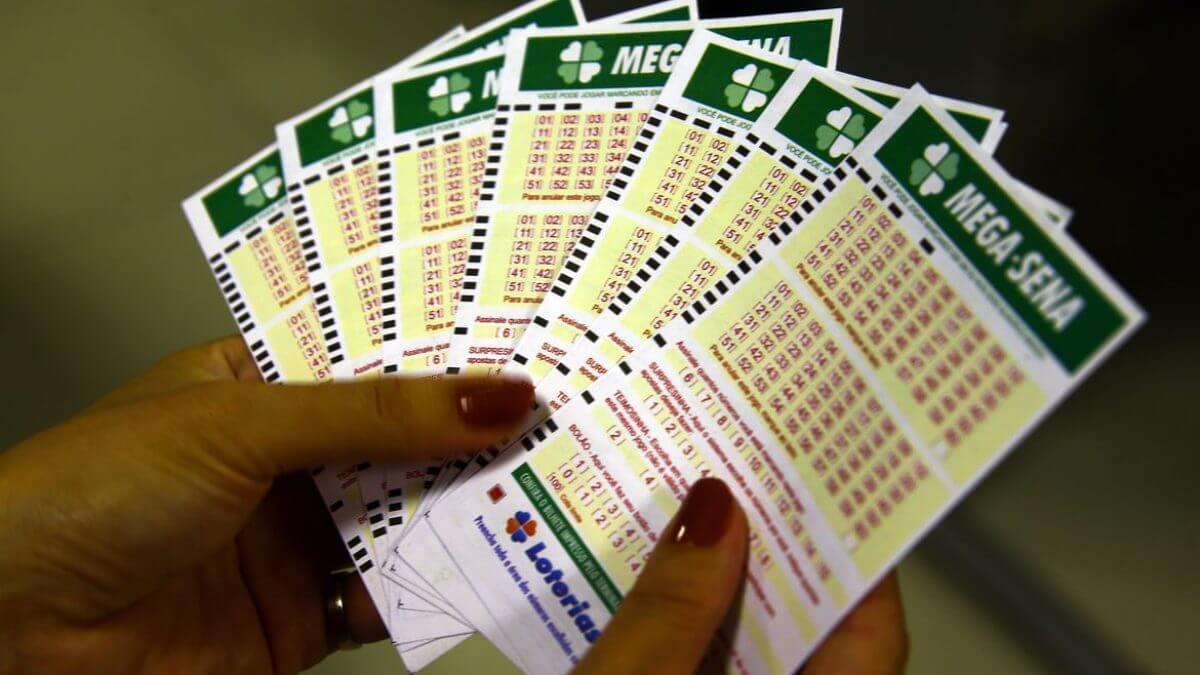 Mega-Sena: ninguém acerta as seis dezenas, e prêmio acumula para R$ 95 milhões; veja números deste domingo