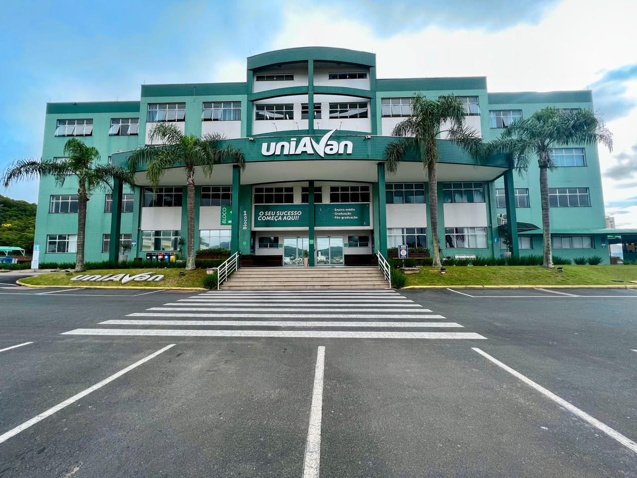Mundo Uniavan: Feira de Profissões ajuda estudantes a descobrir caminhos para o futuro profissional