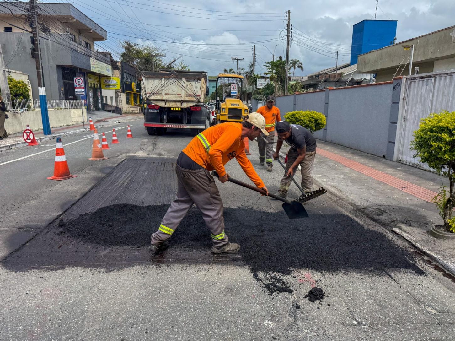 Operação tapa-buraco recupera mais de 4,7 mil m² de asfalto em Balneário Camboriú
