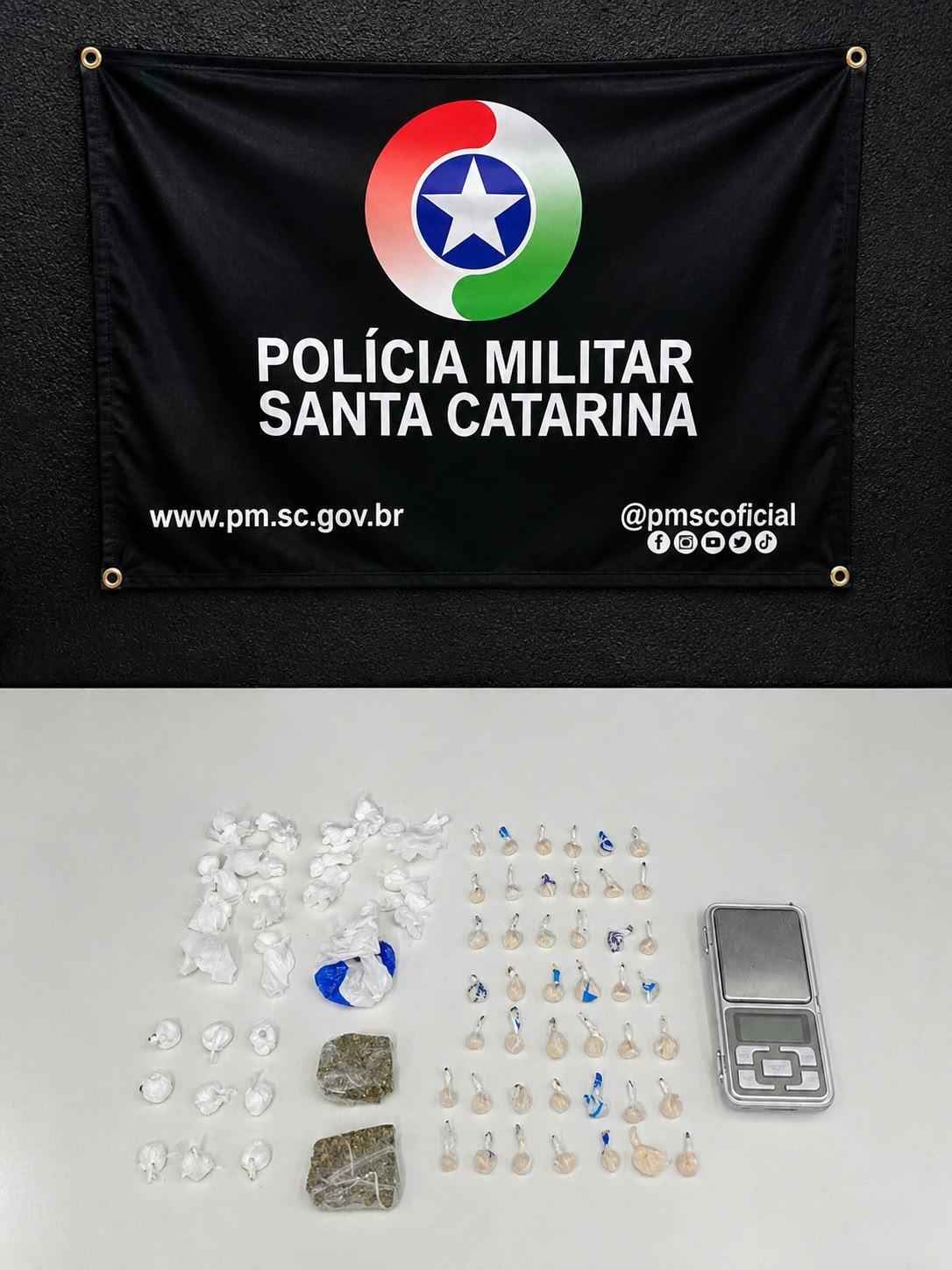 Polícia Militar apreende adolescente envolvido com o tráfico de drogas em Itajaí 