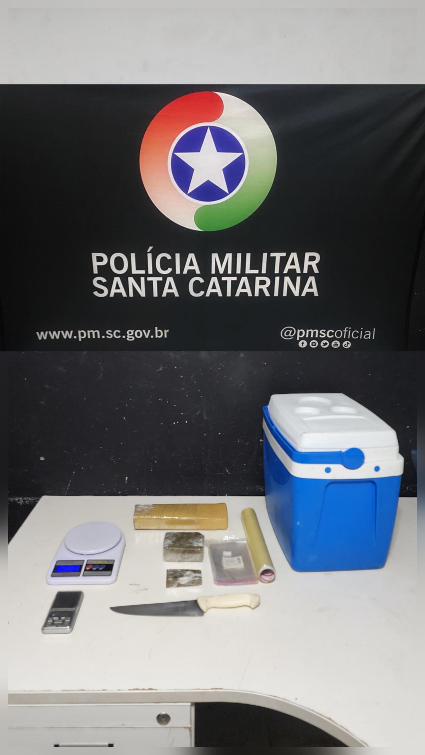 Polícia Militar apreende aproximadamente 1 kg de maconha em Itajaí