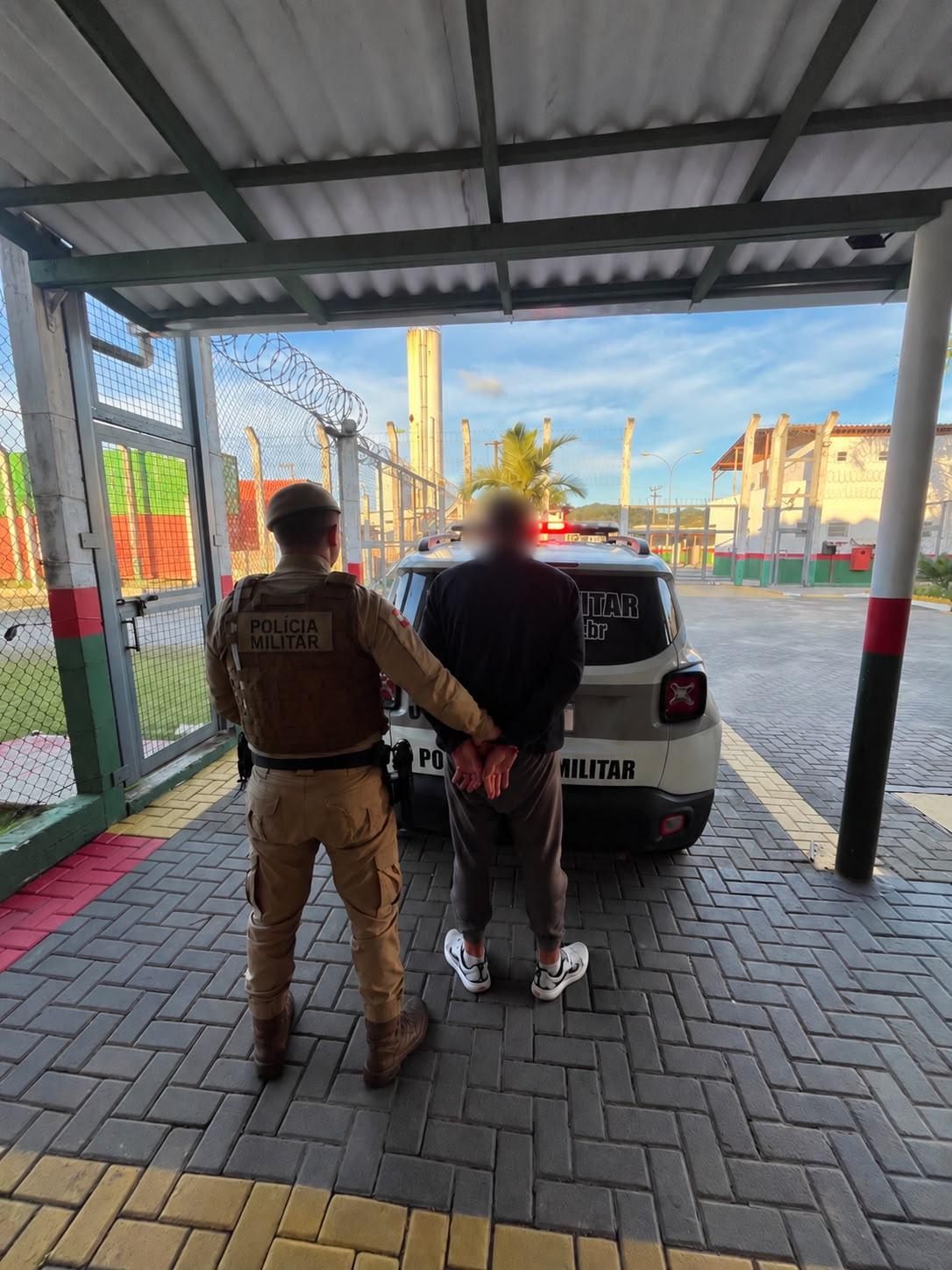 Polícia Militar cumpre mandado de prisão em Camboriú