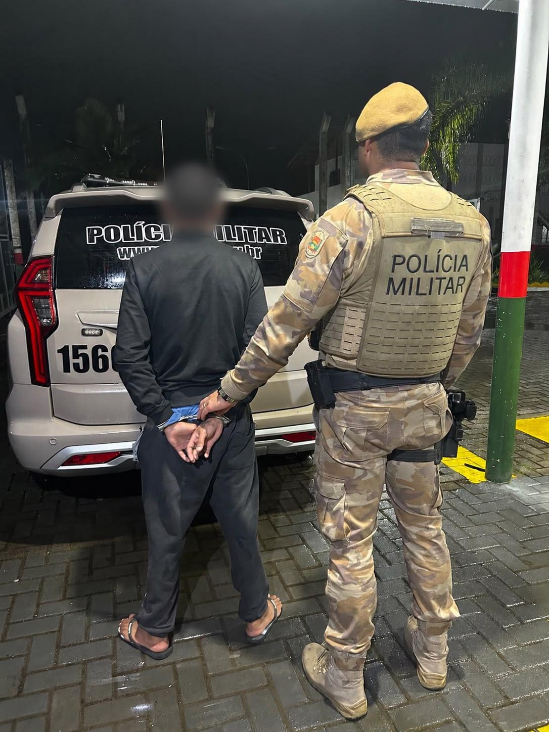 Polícia Militar prende homem procurado por furto em condomínio de Camboriú