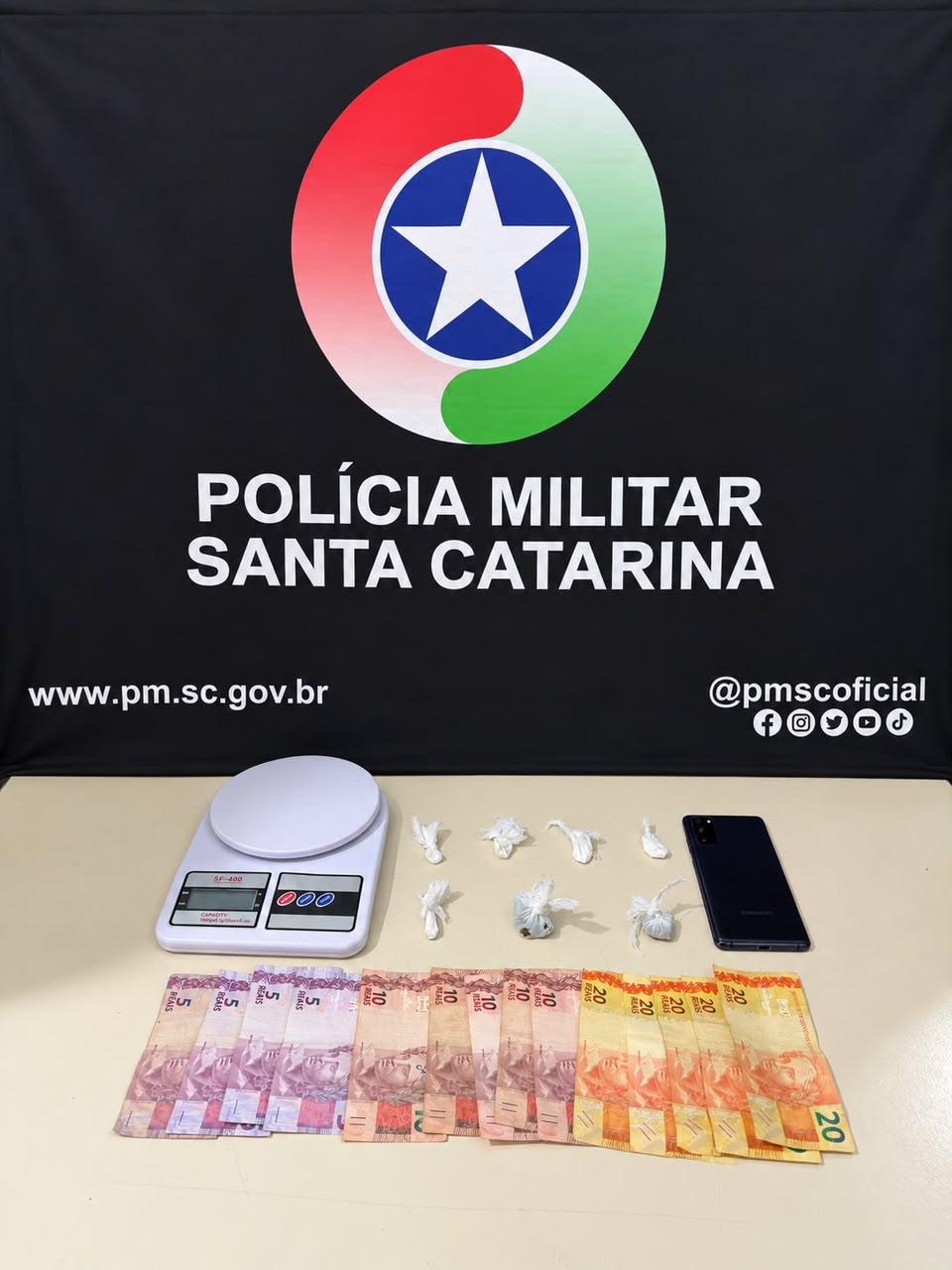Polícia Militar prende suspeito por tráfico de drogas em Porto Belo