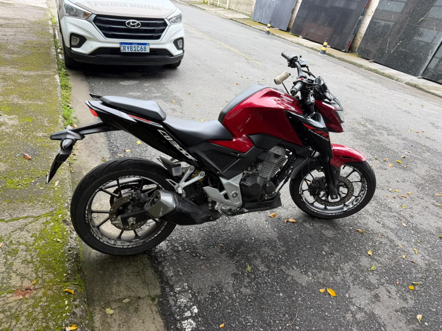 Polícia Militar recupera motocicleta furtada em Camboriú