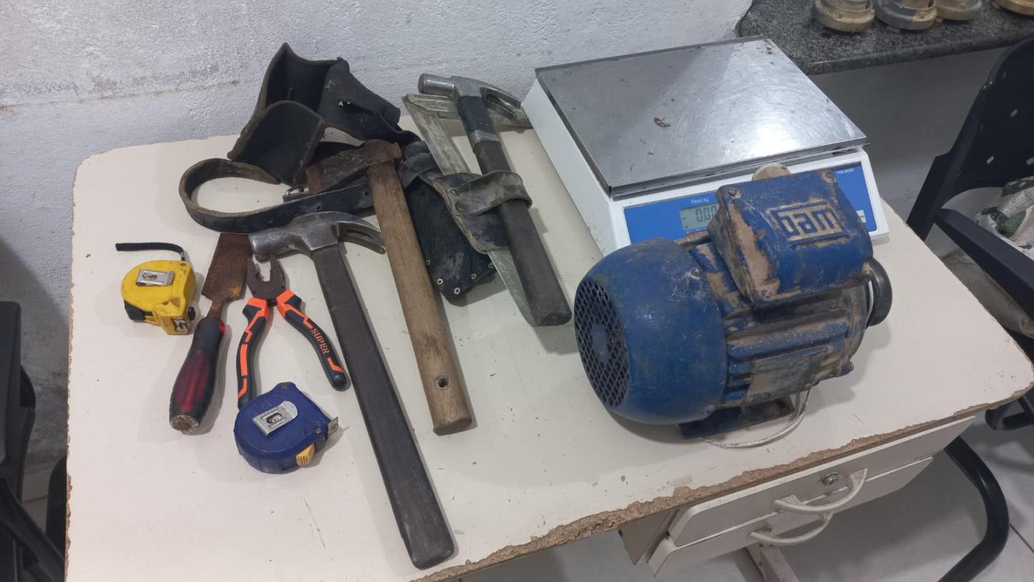 Polícia Militar recupera objetos furtados de obra e prende suspeito em Porto Belo