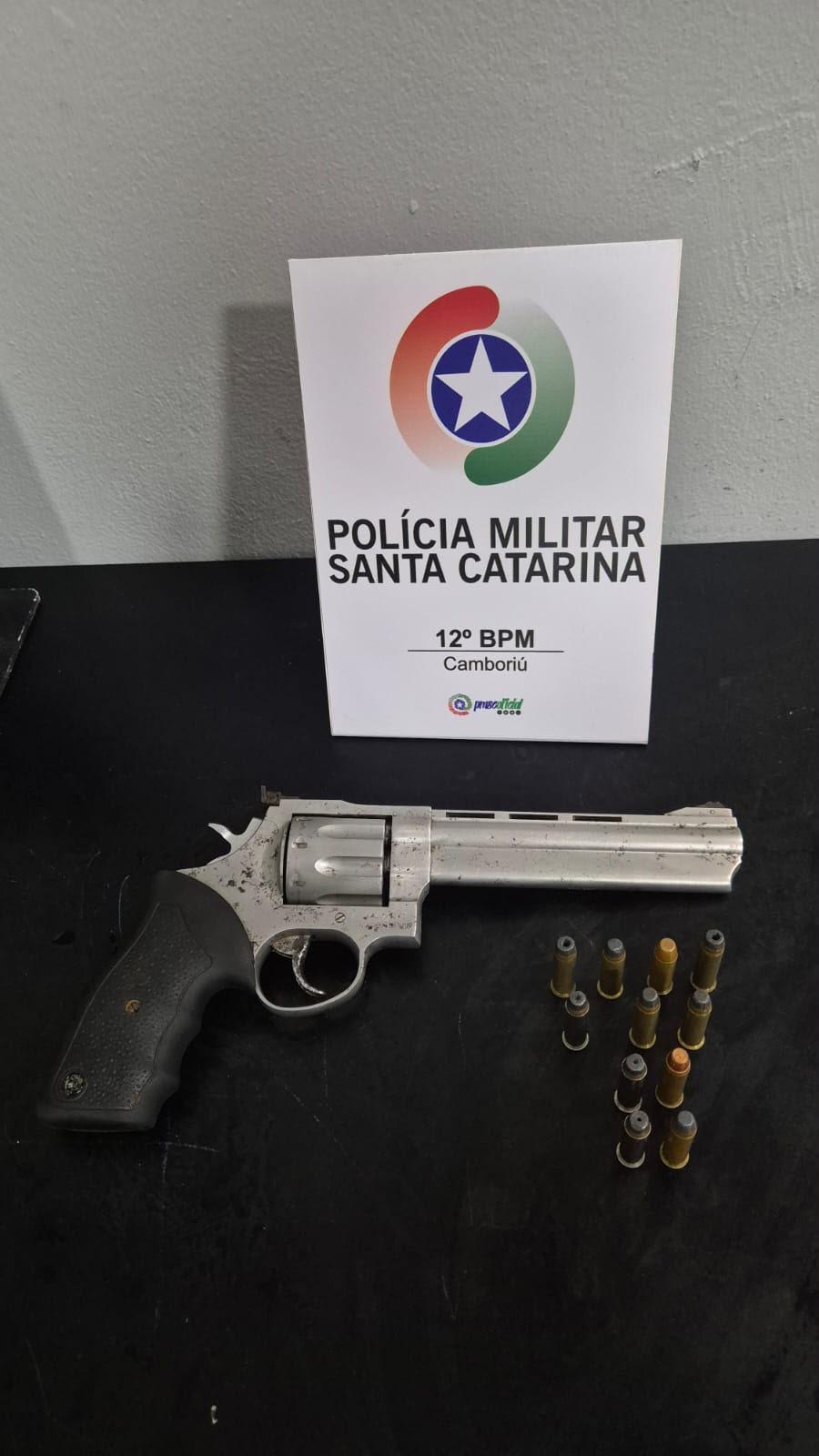 Porte ilegal de arma de fogo é flagrado pela Polícia Militar em Camboriú