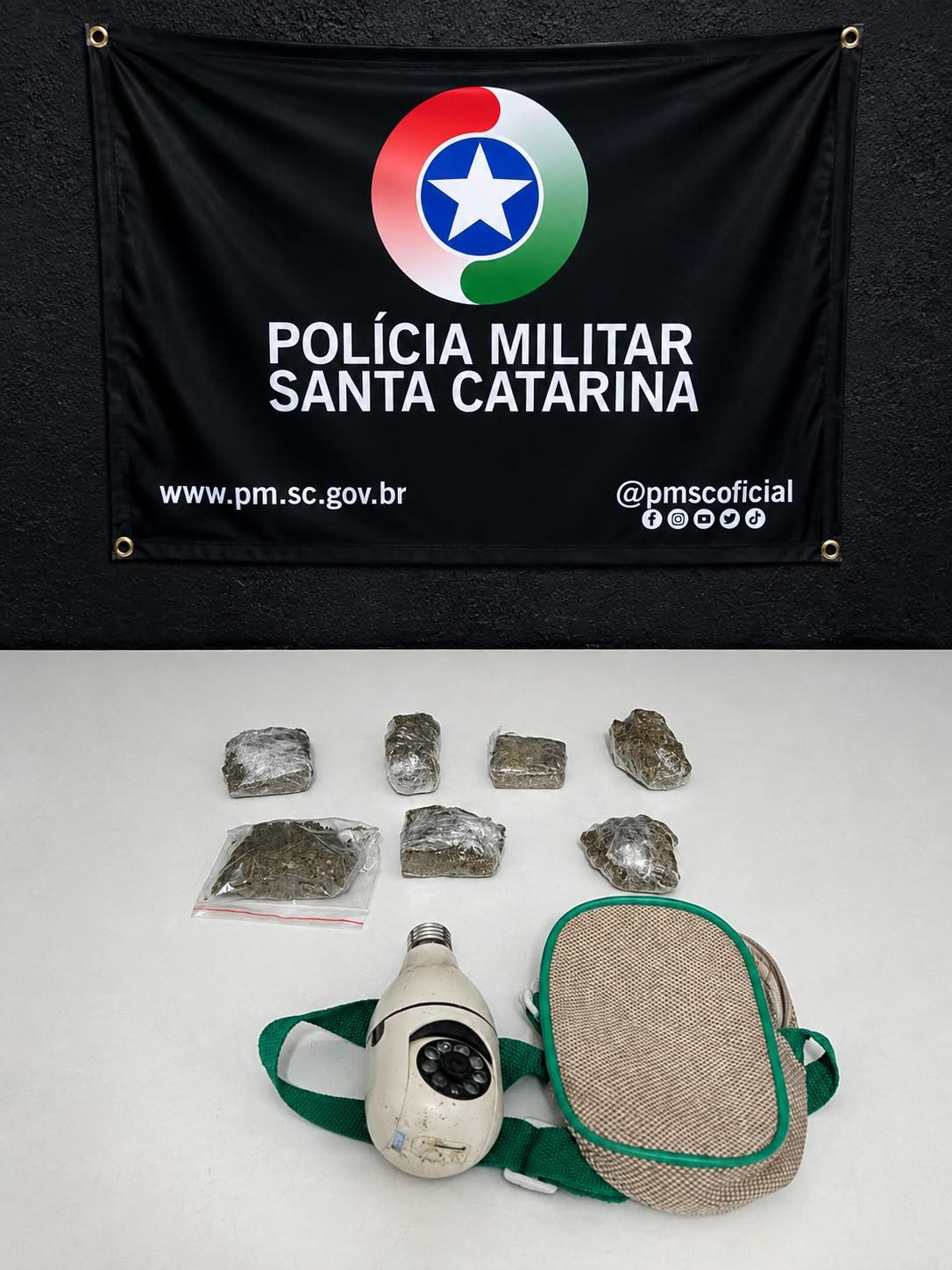 Dois homens são conduzidos após PM apreender maconha no bairro Santa Regina