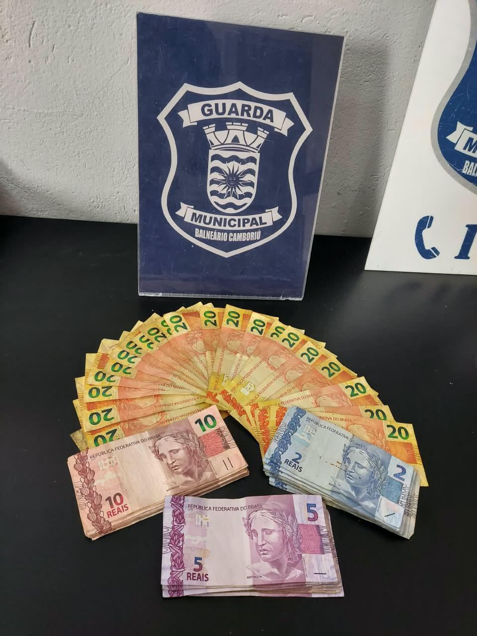 Guarda Municipal de Balneário Camboriú prende homem após ele furtar adolescente