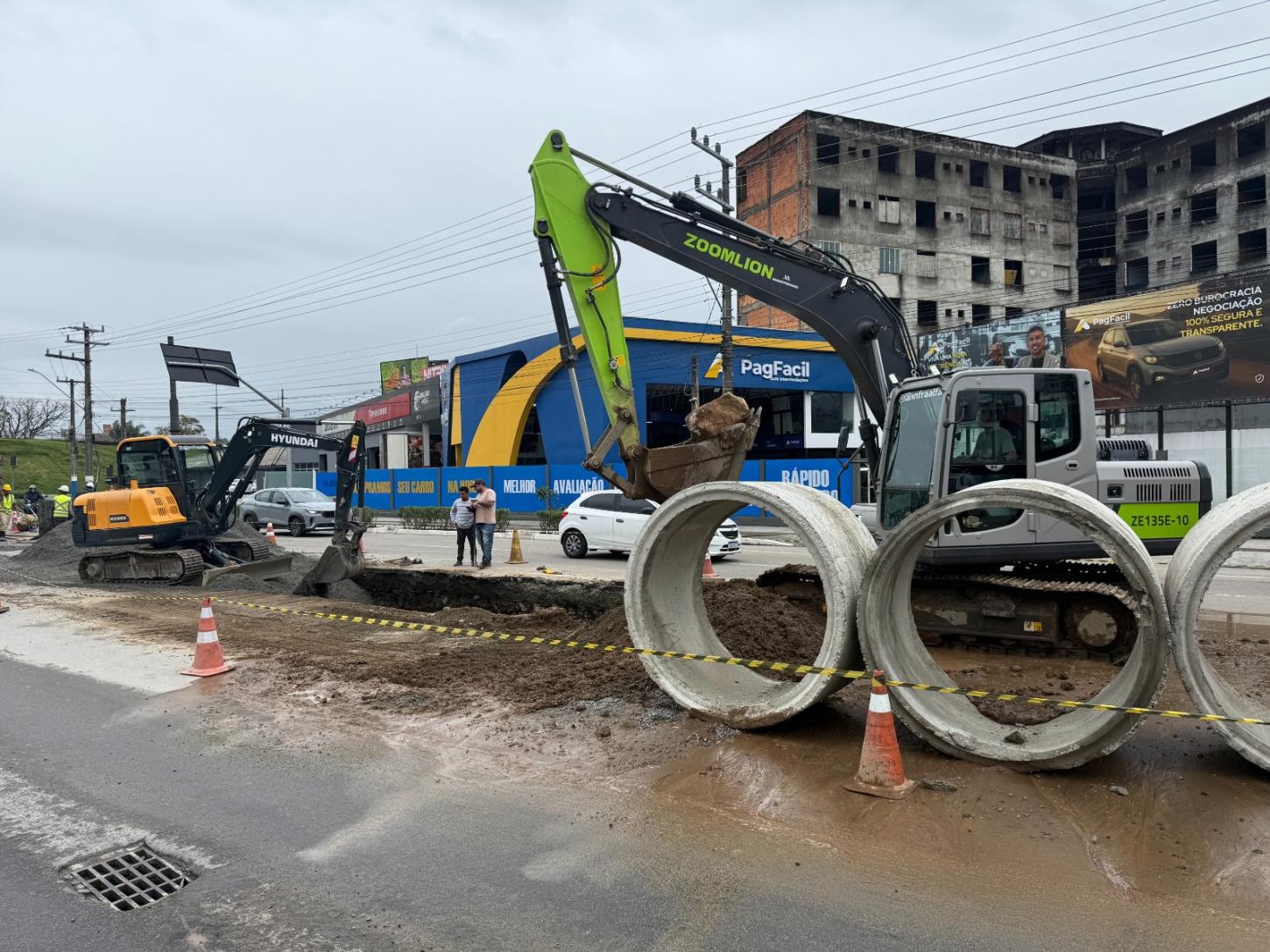 Obra de drenagem da Avenida do Estado já implantou mais de 100 metros de tubulação