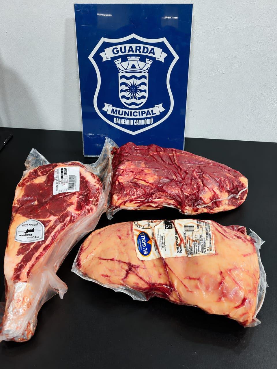 Açougueiro é preso pela Guarda Municipal de Balneário Camboriú furtando carne de supermercado
