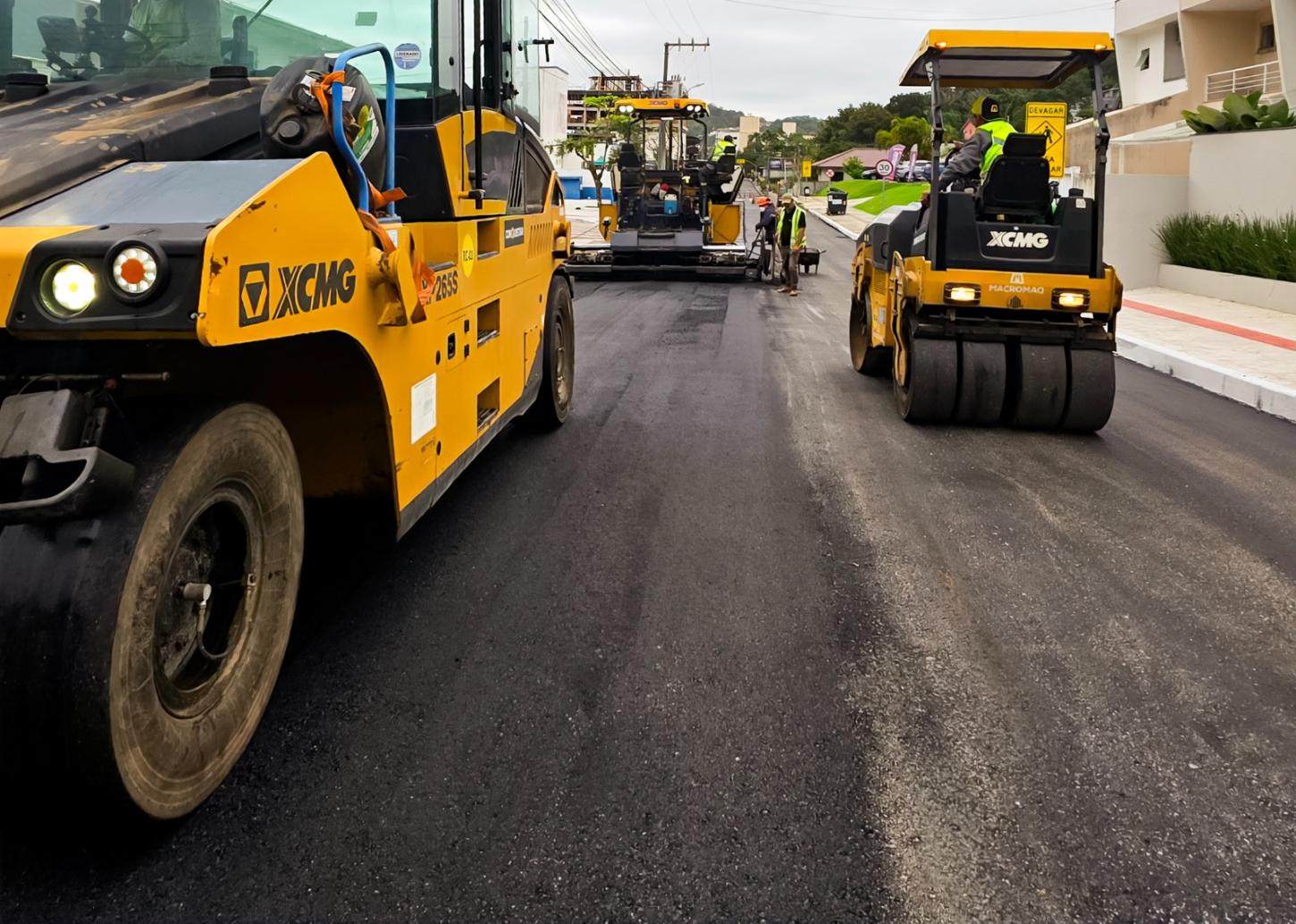 Avenida dos Tucanos, no Ariribá, recebe requalificação asfáltica