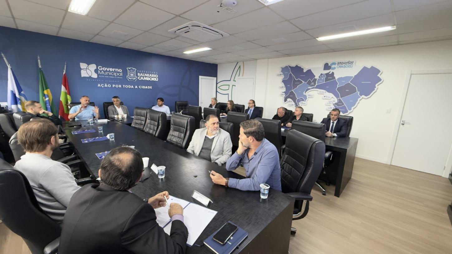 Prefeito em exercício recebe presidentes de entidades comerciais para debater viabilidade do Simob