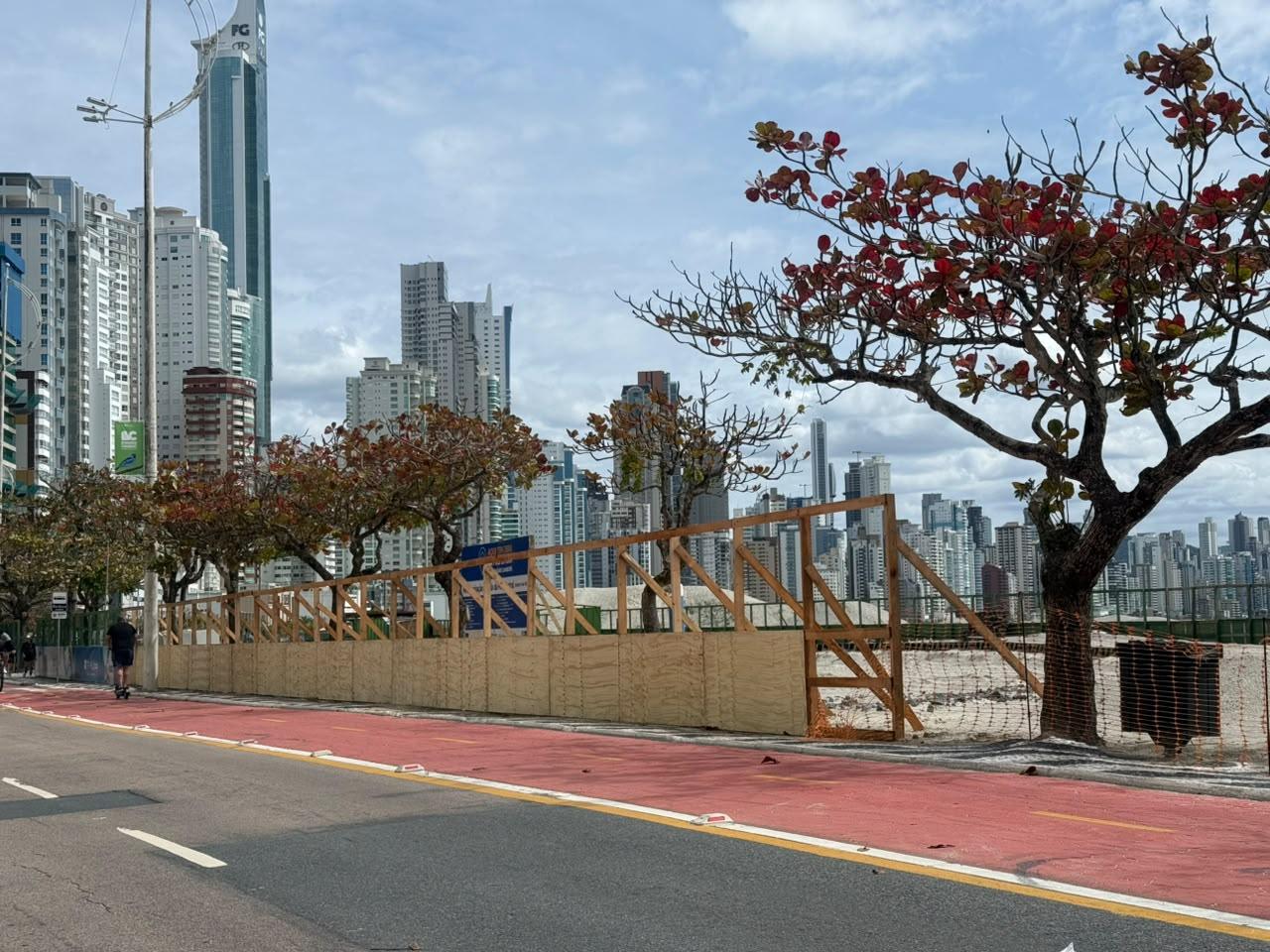 Prefeitura reforça segurança nos canteiros da Reurbanização Sul e prevê novos acessos à praia