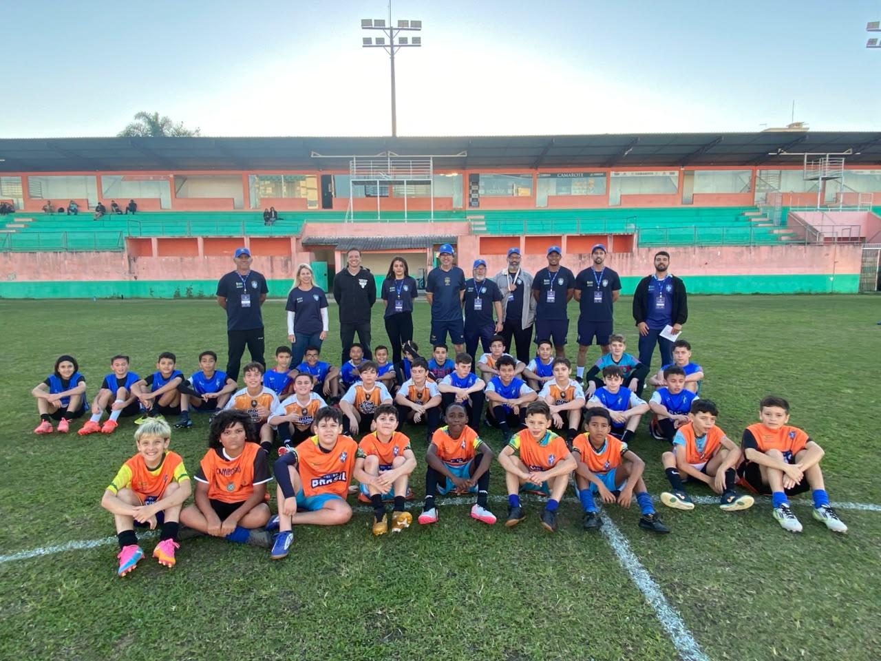 Projeto Gol do Brasil abre inscrições para crianças e adolescentes em Camboriú