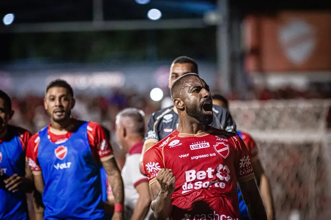 Série B: Vila Nova vence mais uma e segue líder isolado - Confira outros resultados