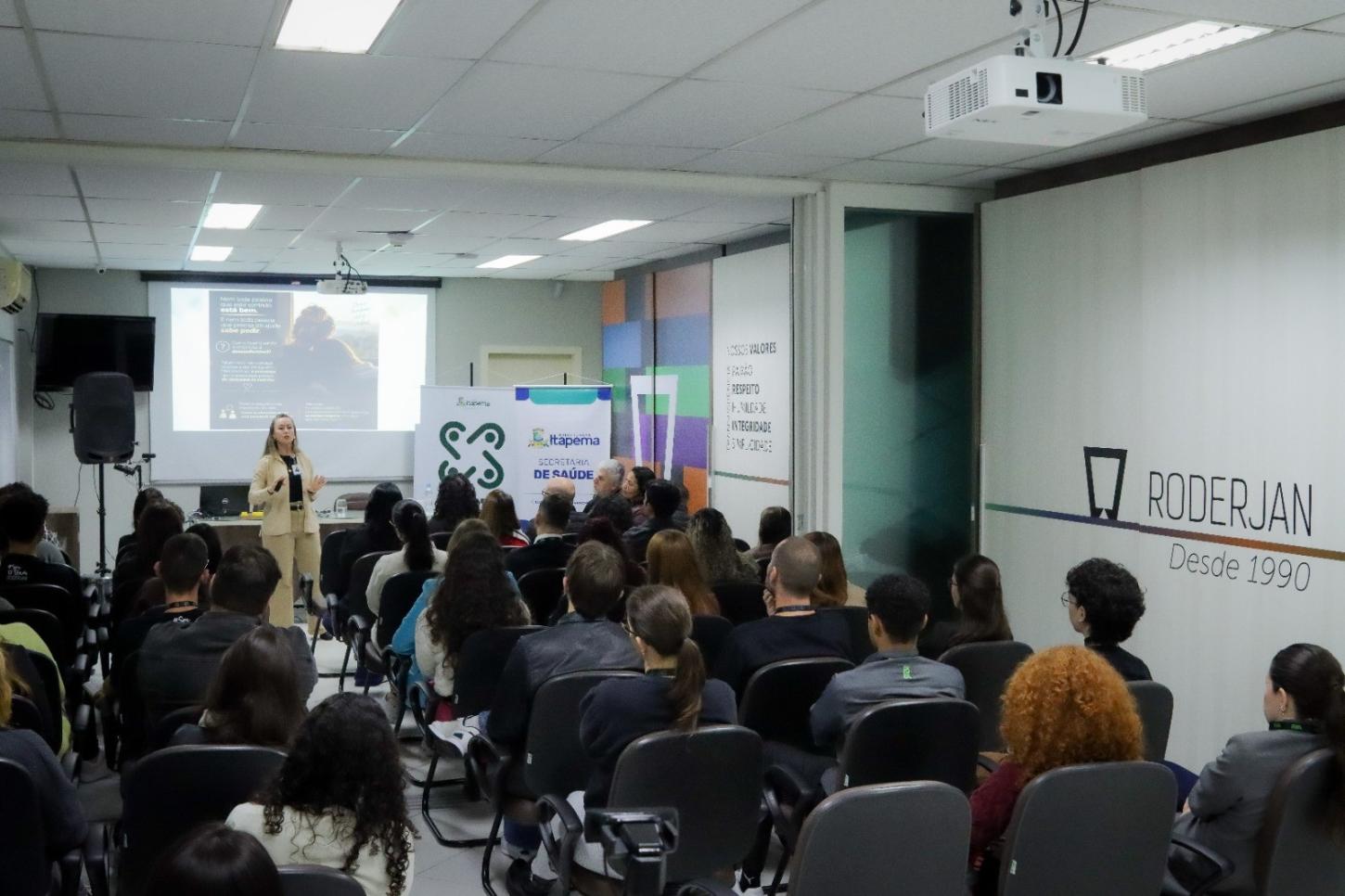 Setembro Amarelo leva palestra sobre saúde mental a trabalhadores de Itapema