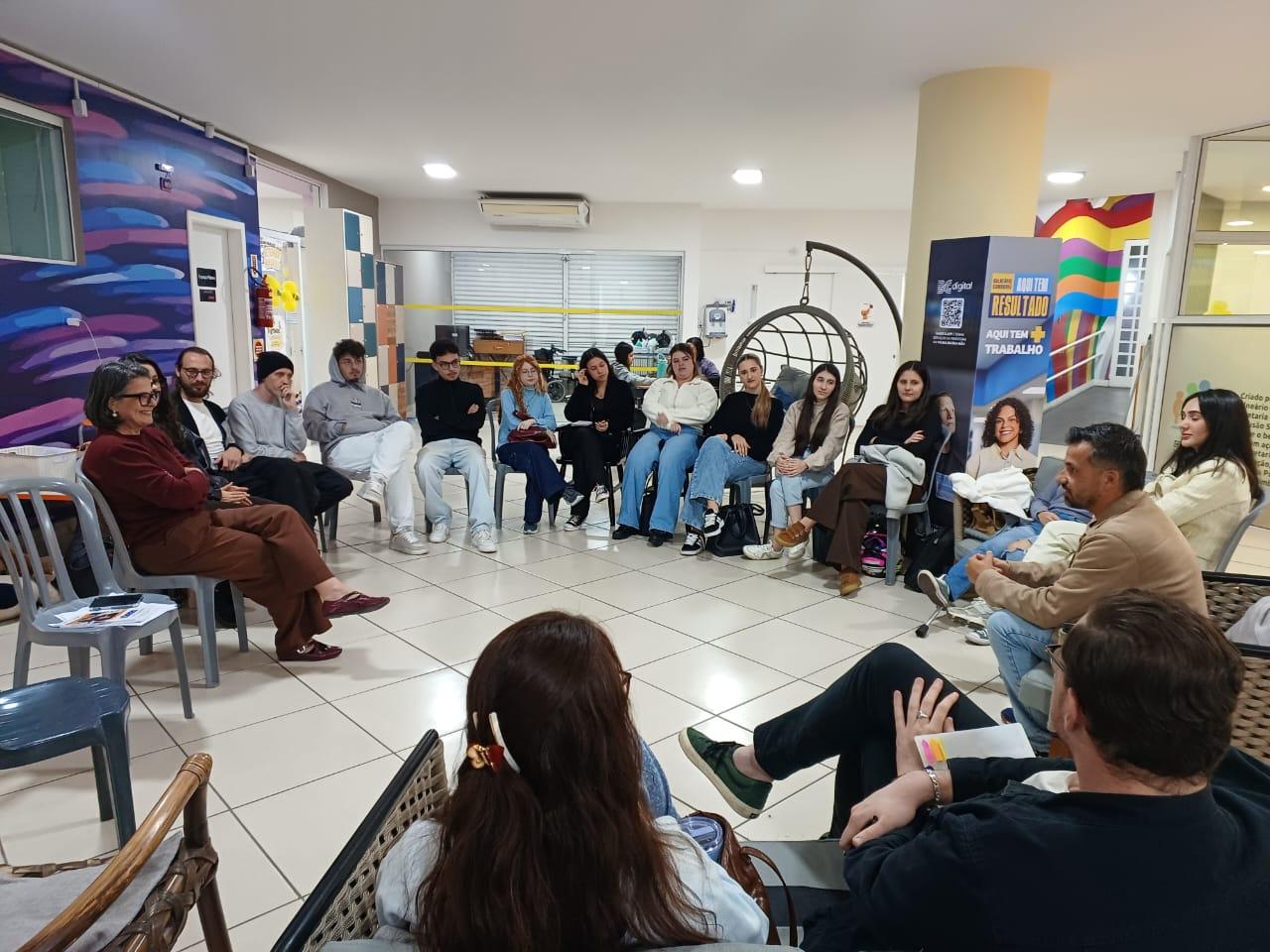 Setembro Amarelo: roda de conversa mobiliza acadêmicos em Balneário Camboriú