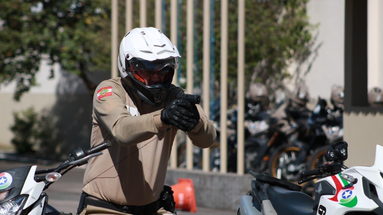 1º BPM de Itajaí sedia treinamento especializado em policiamento com motocicletas da PMSC