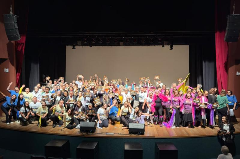 3ª Tarde de Talentos reúne 140 artistas e  celebra a valorização da pessoa idosa em Itajaí