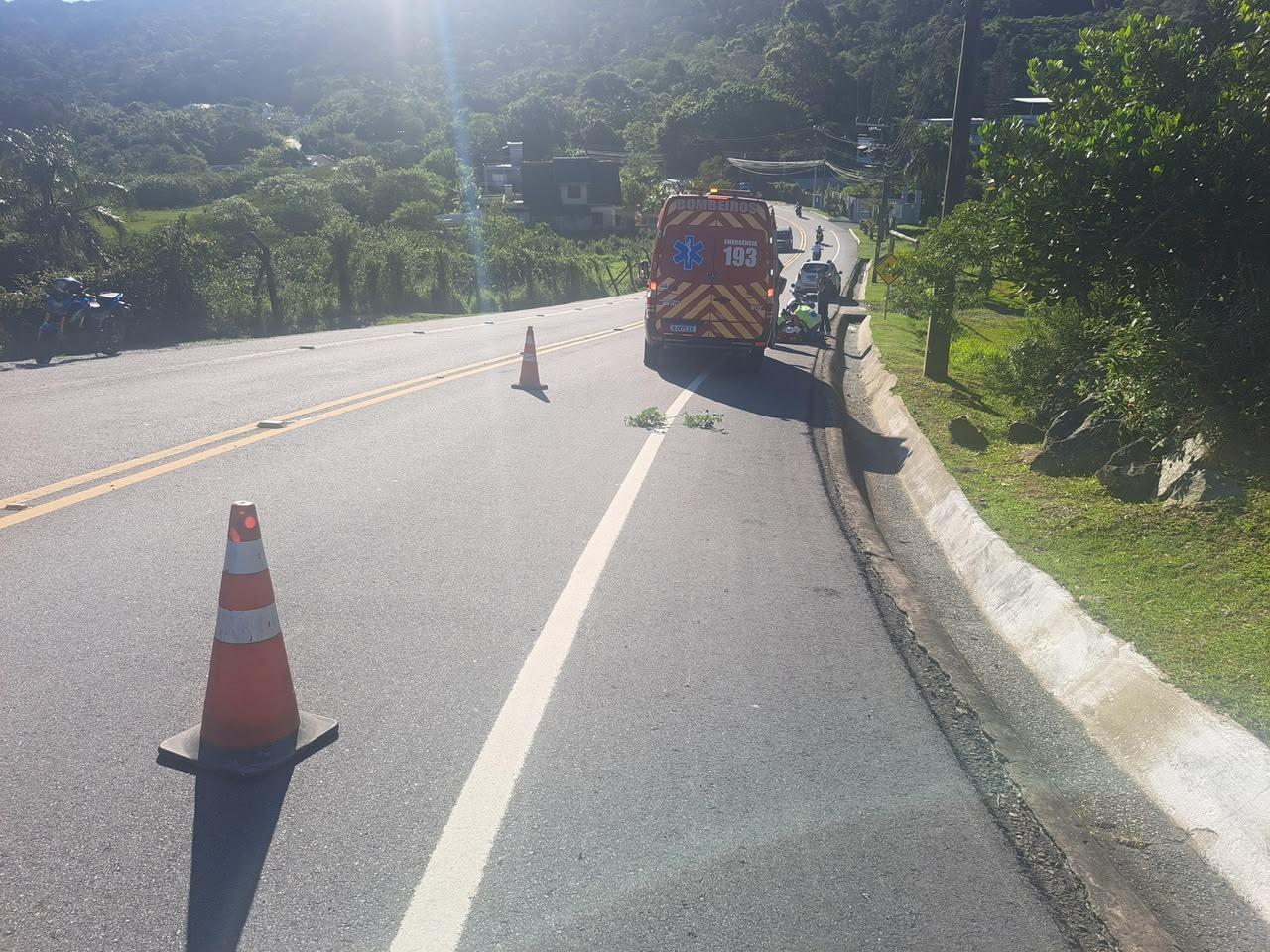 Acidente entre carro e motoneta deixa uma mulher ferida na Rodovia Rodesindo Pavan - Confira as alterações de trânsito nesta quinta-feira